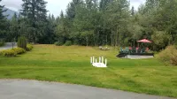 Beautiful valley retreat only 2.6 miles from the glacier and close to airport!
