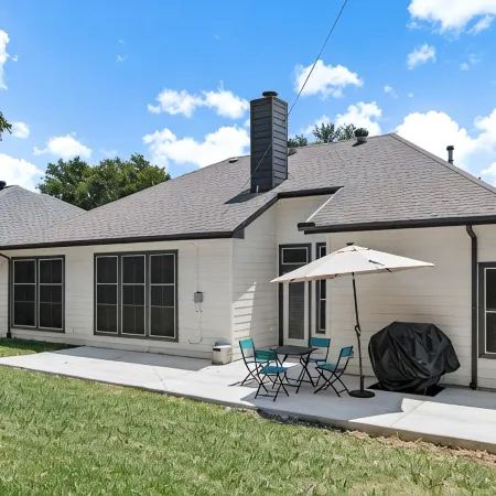 Fully Remodeled 3 bedroom 2 Bath Home