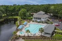 Spacious 4 bed/ 4 bath Villa on Golf Course