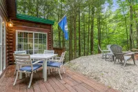 Fern Gulley Cabin with Hot Tub, Pet Friendly,  near DBBB / Hollerwood - Chalets