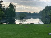Cabin on the Eagle River Chain! Boat dock slip! Kayaks! Firewood for bonfires! - 무료 와이파이
