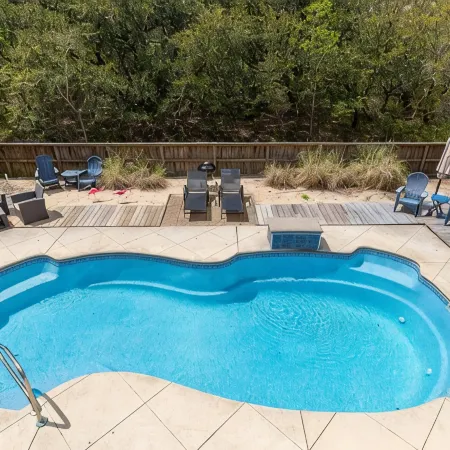 Oceanside home, 3 min walk to beach with Private Pool and Hot Tub!