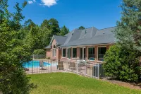 Large House w/ Private pool - perfect for Golfing Groups (12) beds - Pools