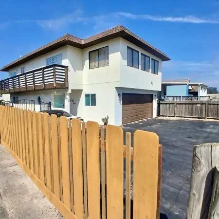 Strandcastle - Oceanview  - Dog Yard - SO much Parking! - Steps from Sand