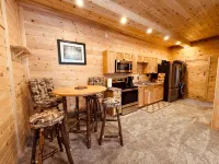 New Custom Designed Country Dwelling Close to Town - Homestays
