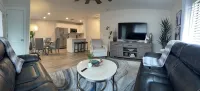 Newly renovated Lantana FL condo, All new luxury furnishings, 2 miles from Ocean