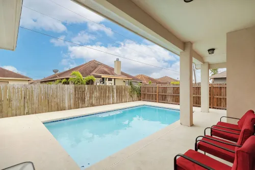 Luxury 4BR South CC! 15 Min to Beach, Fast WiFi, 6 Beds & Fireplace!