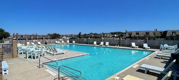 Stylish Coastal Retreat in the Heart of the Obx 2Br•2BA•Pool•Tennis•Patio•WiFi Hotels in Kitty Hawk
