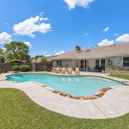 Stylish Villa-Near Stadiums, Large Pool,Pool Table