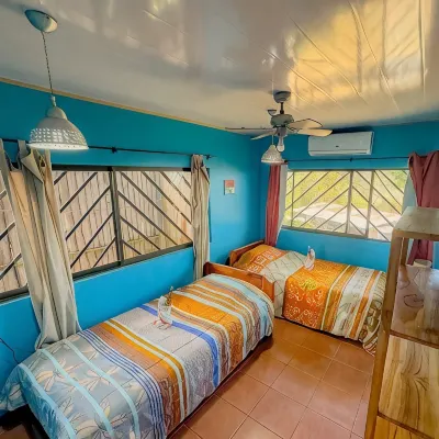 Pura Natura Lodge โรงแรมใกล้หาด Espadilla Beach