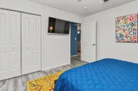 Colorful, Fun-Filled Condo - 5 Minutes to SDC - Apartments