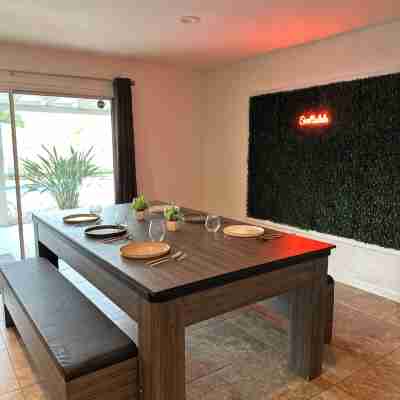 Fabulous!! Heart of Scottsdale with Temp Ctrl Pool-Minutes from Old Town!! Dining/Meeting Rooms