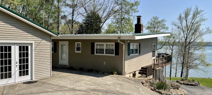 Experience Kentucky Lake out the back door! Spacious 4-bedroom retreat awaits. 칼로웨이 카운티 호텔
