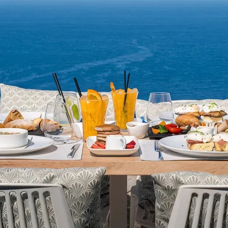 Bassa Maina Villas & Suites