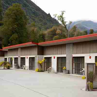 58 on Cron Motel Hotel Exterior