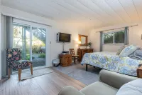 Restored Home With Unobstructed Ocean View, Steps to The Sea - キッチン