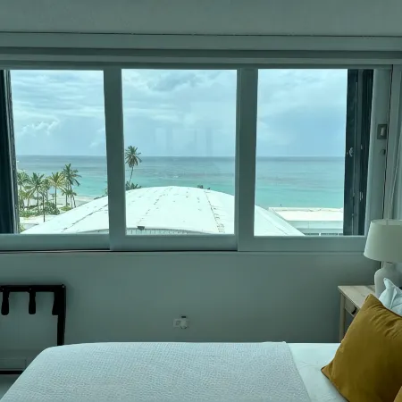 Deja Blue Beachfront Apartment