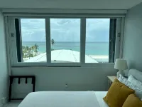 Deja Blue Beachfront Apartment - 4-Star