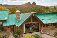 Grand Chapel Estate - Pool, Pickleball & Stunning Red Rock Views - Private Pool
