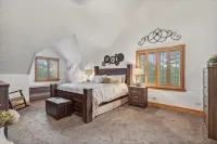 amazing cabin with private lake accesses