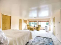Boho Waterfront Getaway 5 Bedroom Retreat