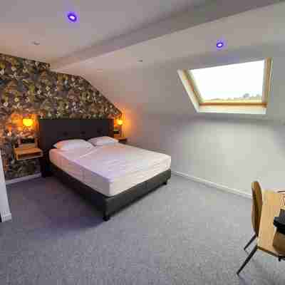 Bed Cauchy Rooms