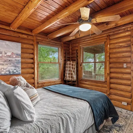 Cozy Cabin - Hot tub, Views, Wimberley Area