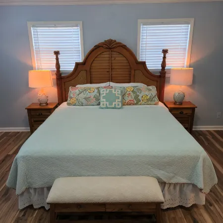 Relax and recharge in this 1 Bedroom Apartment near the heart of Cleveland