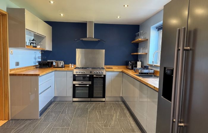 Family home close to Lulworth Cove, Durdle Door, The Tank Musuem & Monkey World