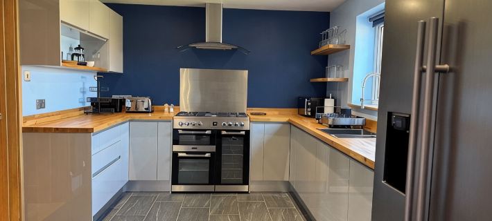 Family home close to Lulworth Cove, Durdle Door, The Tank Musuem & Monkey World Hotels in Wareham