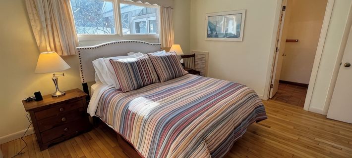 Bayou Chalet – Your Perfect Getaway Near Sugarbush Resort Hotéis em Warren