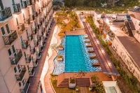 Azalea Suites Cikarang by Jayakarta Group - Rooftop Pools