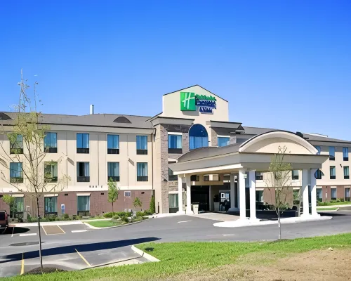 Holiday Inn Express & Suites YOUNGSTOWN WEST - AUSTINTOWN by IHG Hotels in Mahoning County