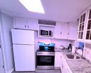 Cozy Ocean Breeze Retreat in a serene beach community in Groton, CT.