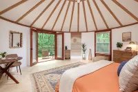 Creekside Yurt - The Dreamer - Mountain view