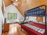 Rec Garage ~ Fire Pit ~ Pool ~ Sauna ~ Views Hotels in Scott