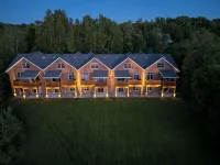 #3 Lakefront Hamlin Lake Retreat - Sleeps 10 - 4-Star