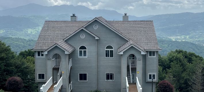 Beech Mountain Condo w/ spectacular views & close proximity to hiking and skiing アベリーのホテル
