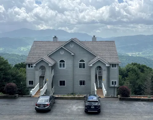 Beech Mountain Condo w/ spectacular views & close proximity to hiking and skiing - 4-Star