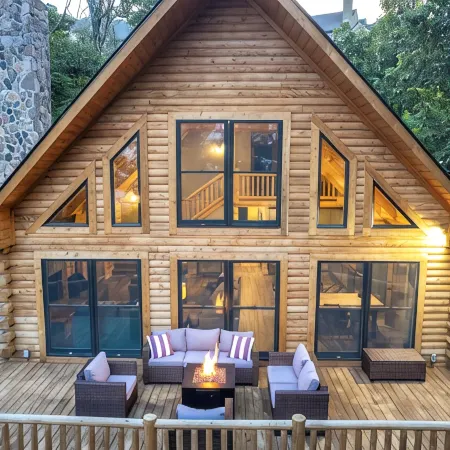 New Build! Log Cabin with Hot Tub in Wintergreen