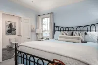 Screened porch and private pier on False River - 4-Star