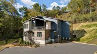 Luxe Lodge/Heated Pool/Hot Tub/Game Room/Sleeps 22/Rocky Top Sports Complex - 산장