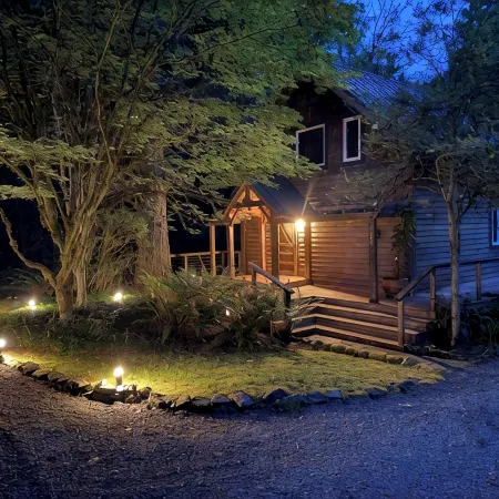 Charming Bainbridge Island Cottage with Comforts