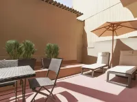BcnStop Sagrada Familia Hotels near Fundacio Puigvert