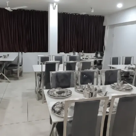 Hotel Savera Inn