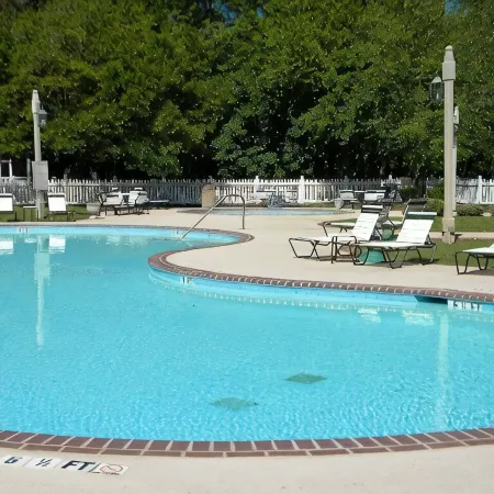 'Beneath the Branches' Cottage Steps to Golf, Tennis, Pool. Pet-Friendly!