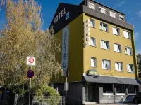 Die Schlafbude Hotels near محطة مترو سورث بي إف