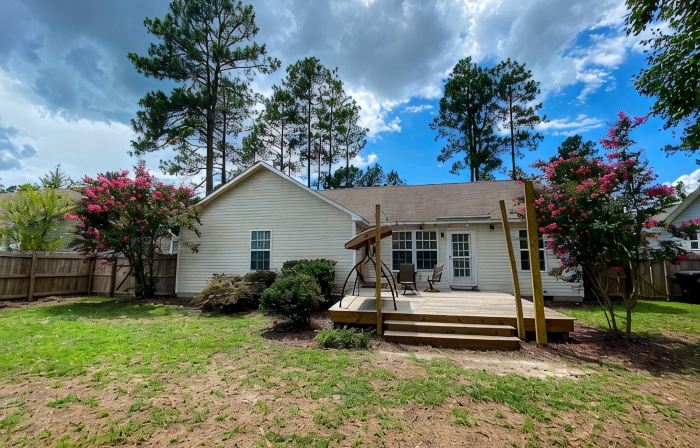 Pinehurst FORE-Bedroom Ranch with Golf Garage & Fenced Large Yard