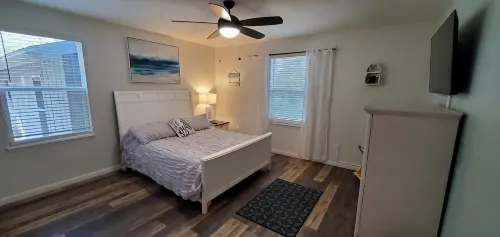 Beach house 3BR/3.5BA 5 minute walk to bay with extra parking for a boat/RV - 2 stjerner