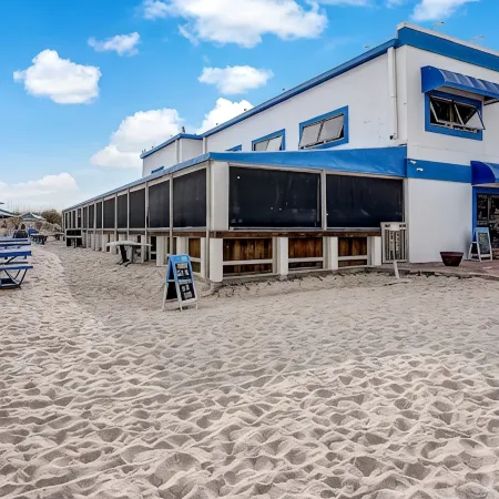 NEW: Oceanfront Luxury Home l Beachfront Deck, Patio l Hot/Cold Outdoor Shower